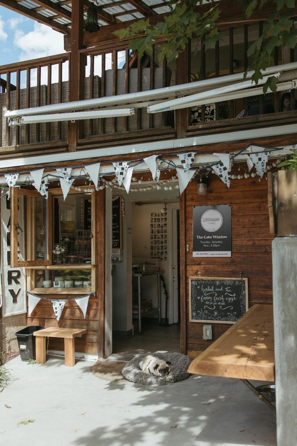 Bakery-Frontage Epiphany Cakes exterior
