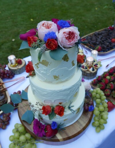 Wedding cake with fresh florals